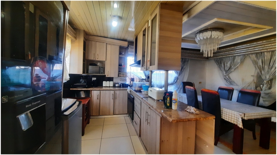 2 Bedroom Property for Sale in Clayville Gauteng