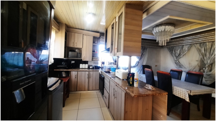 2 Bedroom Property for Sale in Clayville Gauteng