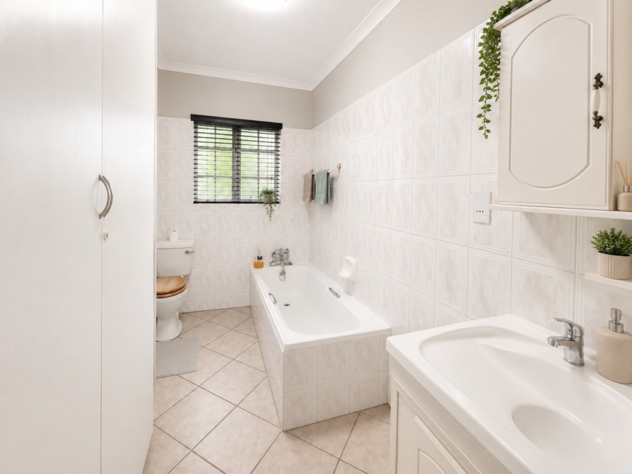 3 Bedroom Property for Sale in Faerie Glen Gauteng