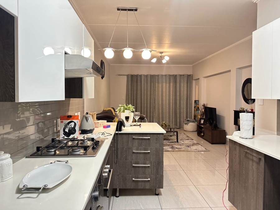 To Let 2 Bedroom Property for Rent in Glen Marais Gauteng