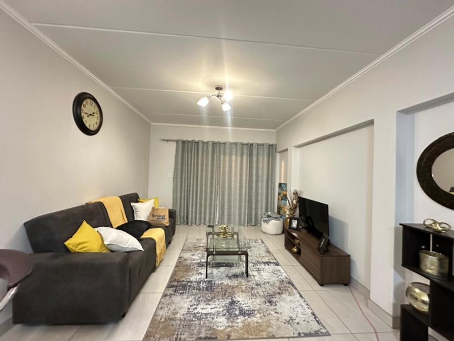 To Let 2 Bedroom Property for Rent in Glen Marais Gauteng
