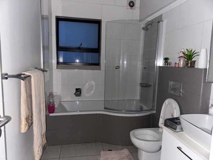 To Let 2 Bedroom Property for Rent in Glen Marais Gauteng