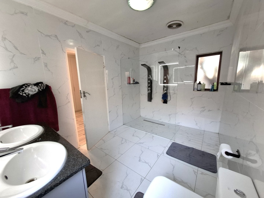 3 Bedroom Property for Sale in Raslouw Manor Gauteng
