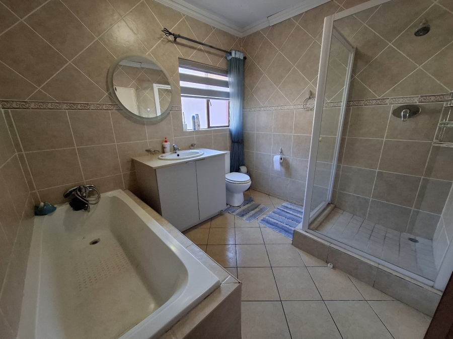 3 Bedroom Property for Sale in Raslouw Manor Gauteng