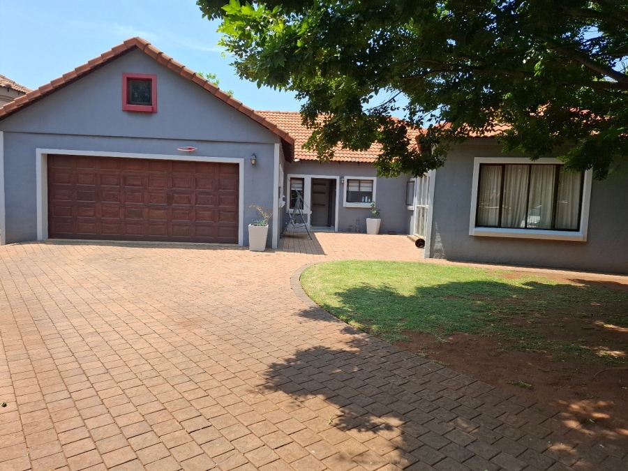 3 Bedroom Property for Sale in Raslouw Manor Gauteng