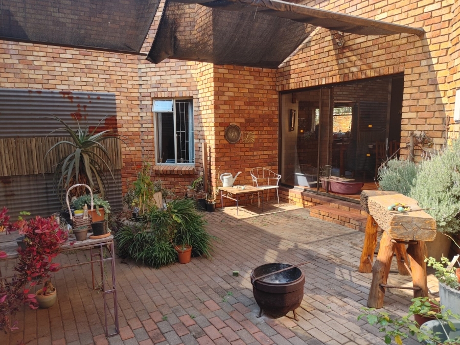 4 Bedroom Property for Sale in Amandasig Gauteng