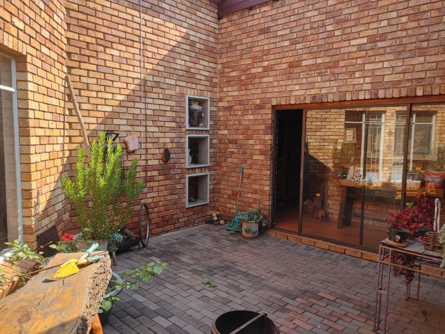 4 Bedroom Property for Sale in Amandasig Gauteng