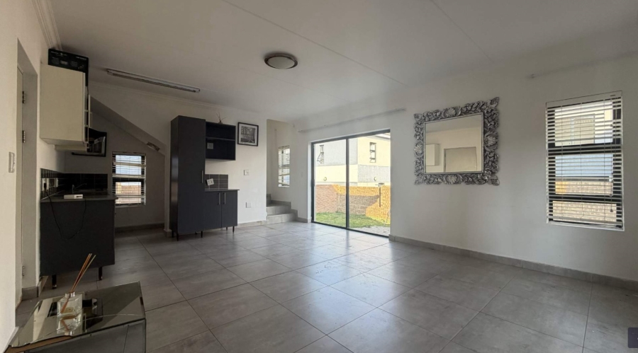 3 Bedroom Property for Sale in Thatchfield Close Gauteng
