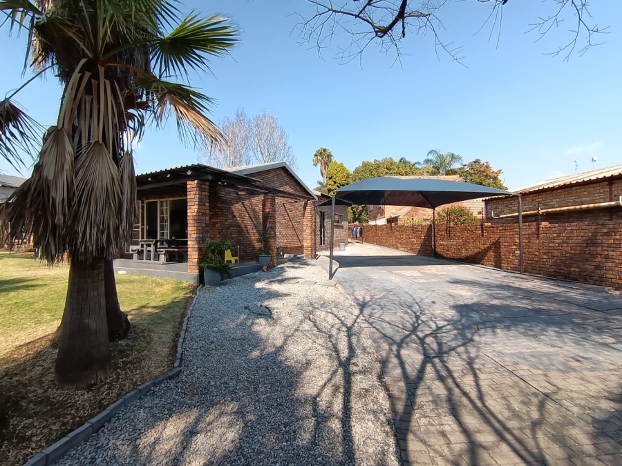 3 Bedroom Property for Sale in Rooihuiskraal Gauteng