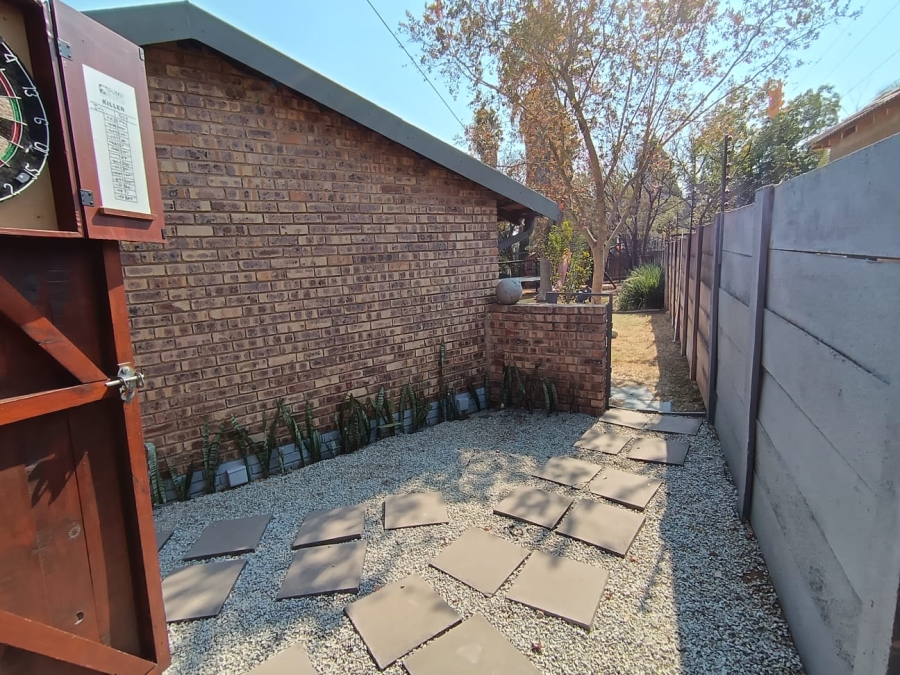 3 Bedroom Property for Sale in Rooihuiskraal Gauteng
