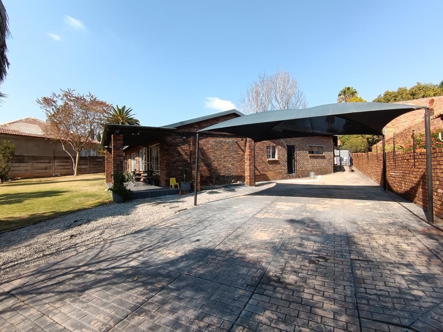 3 Bedroom Property for Sale in Rooihuiskraal Gauteng
