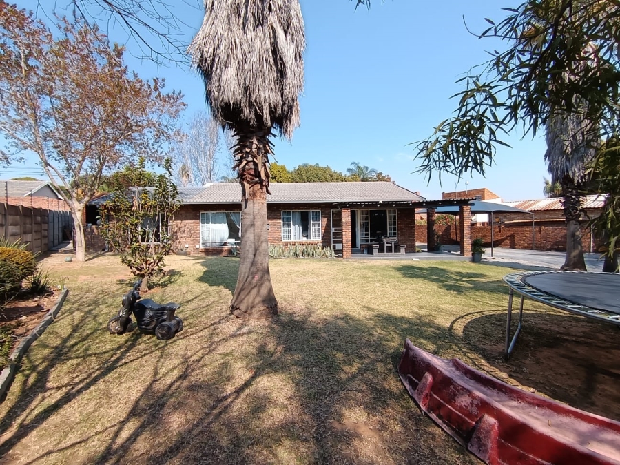 3 Bedroom Property for Sale in Rooihuiskraal Gauteng