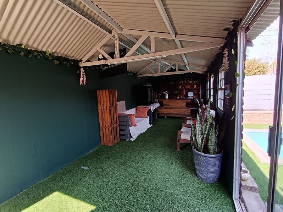3 Bedroom Property for Sale in Rooihuiskraal Gauteng