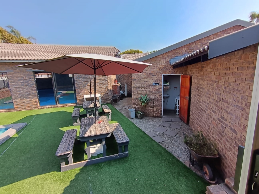 3 Bedroom Property for Sale in Rooihuiskraal Gauteng
