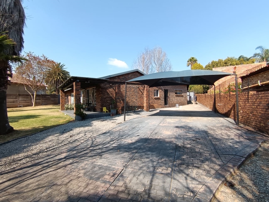 3 Bedroom Property for Sale in Rooihuiskraal Gauteng