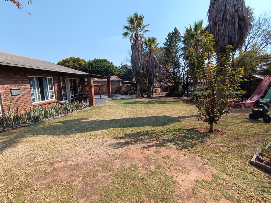 3 Bedroom Property for Sale in Rooihuiskraal Gauteng