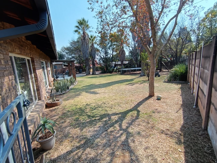 3 Bedroom Property for Sale in Rooihuiskraal Gauteng