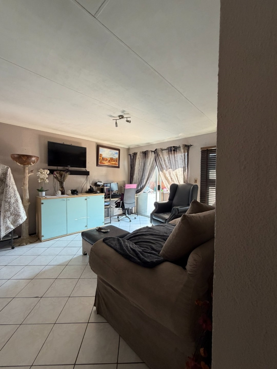 2 Bedroom Property for Sale in South Crest Gauteng