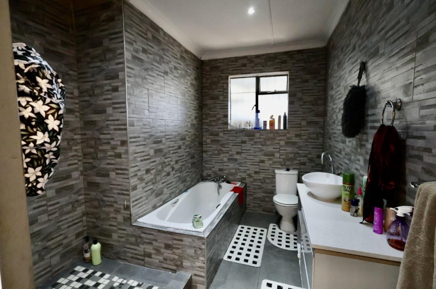 3 Bedroom Property for Sale in Woodmere Gauteng
