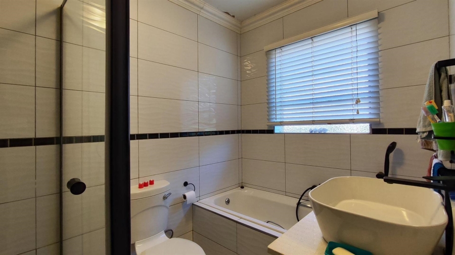 3 Bedroom Property for Sale in Albertsdal Gauteng