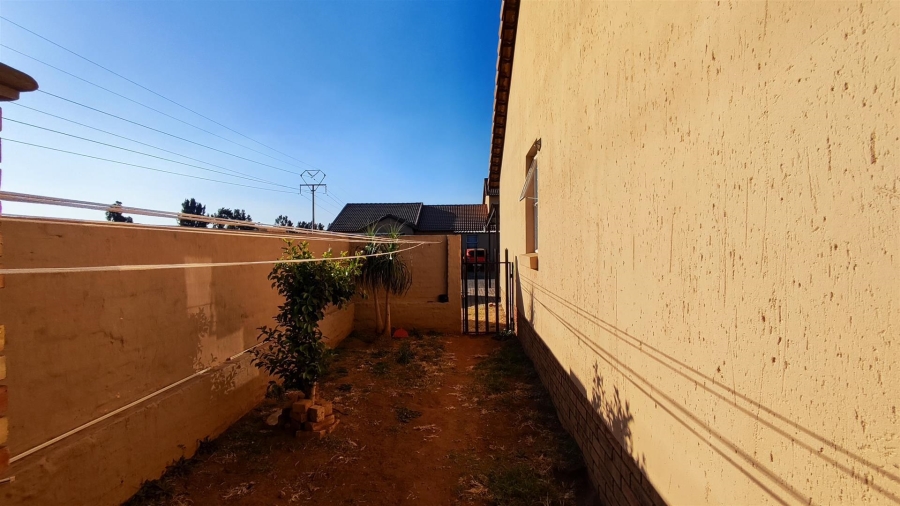 3 Bedroom Property for Sale in Albertsdal Gauteng