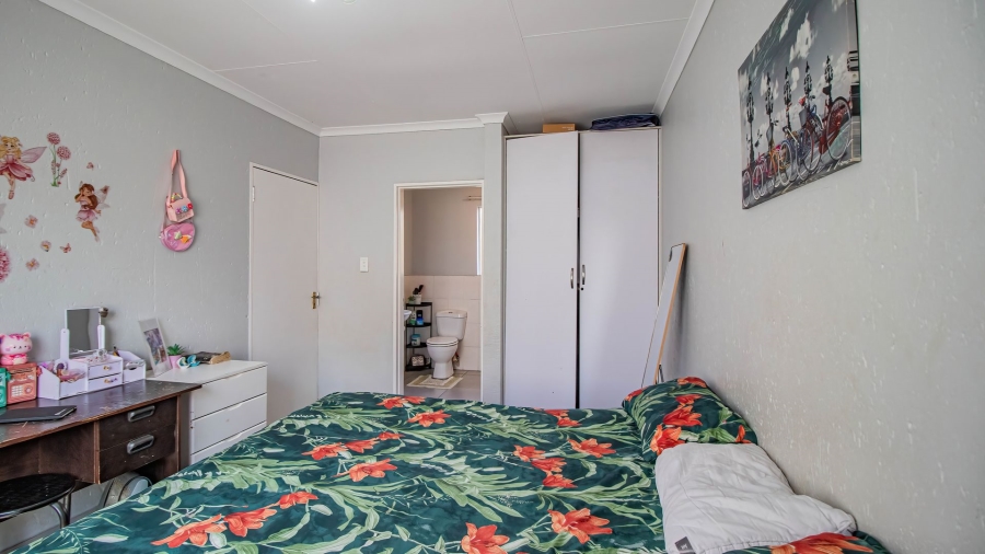 2 Bedroom Property for Sale in Greenstone Hill Gauteng