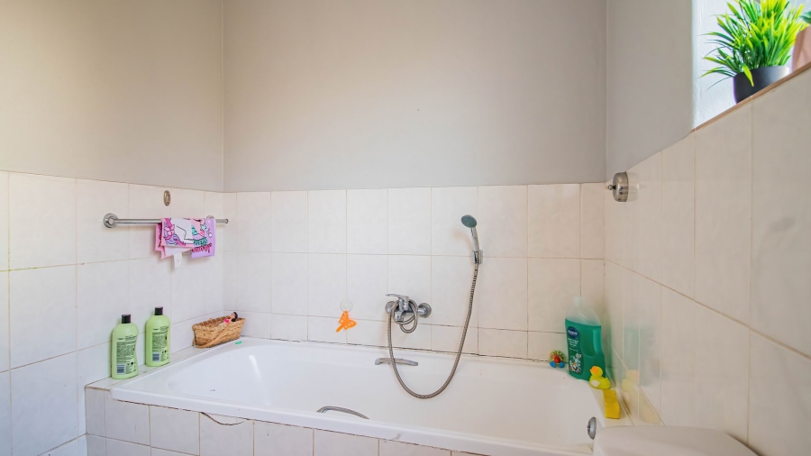 2 Bedroom Property for Sale in Greenstone Hill Gauteng