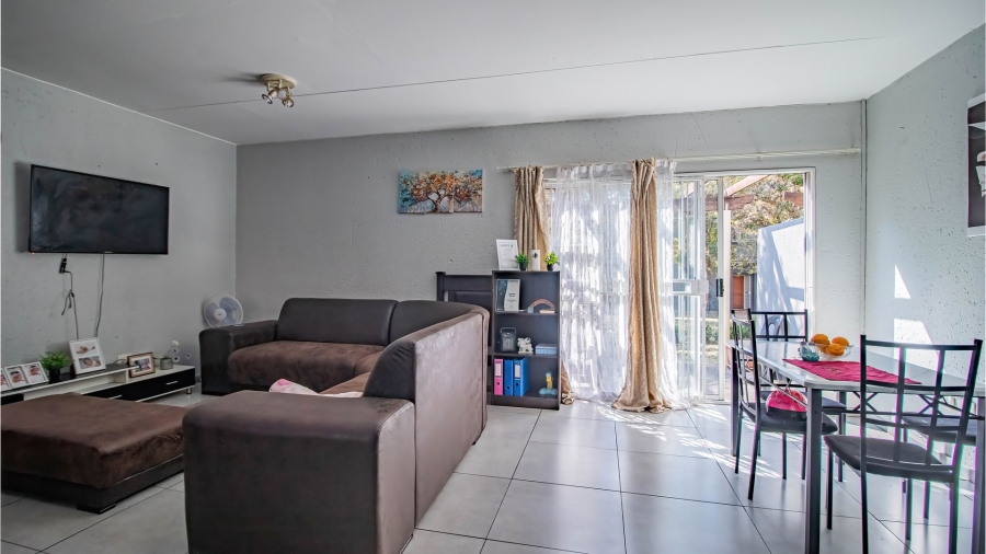 2 Bedroom Property for Sale in Greenstone Hill Gauteng