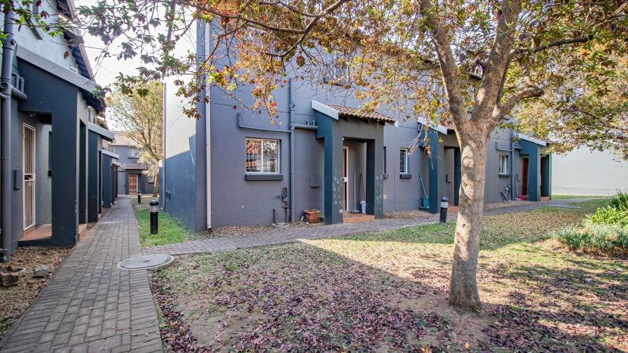2 Bedroom Property for Sale in Greenstone Hill Gauteng