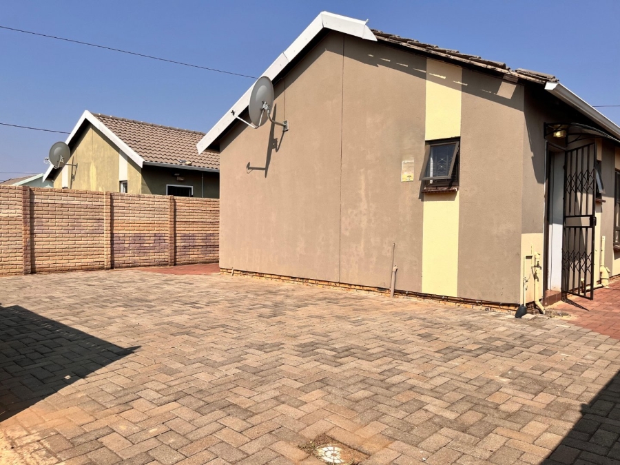 To Let 2 Bedroom Property for Rent in Savanna City Gauteng