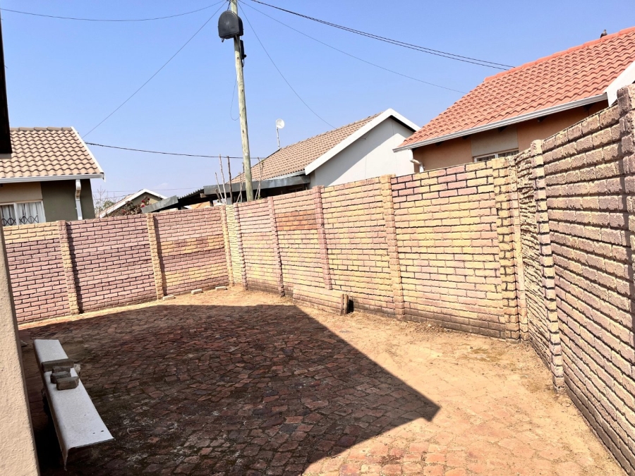 To Let 2 Bedroom Property for Rent in Savanna City Gauteng