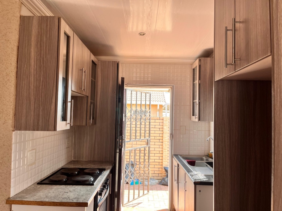 To Let 2 Bedroom Property for Rent in Savanna City Gauteng