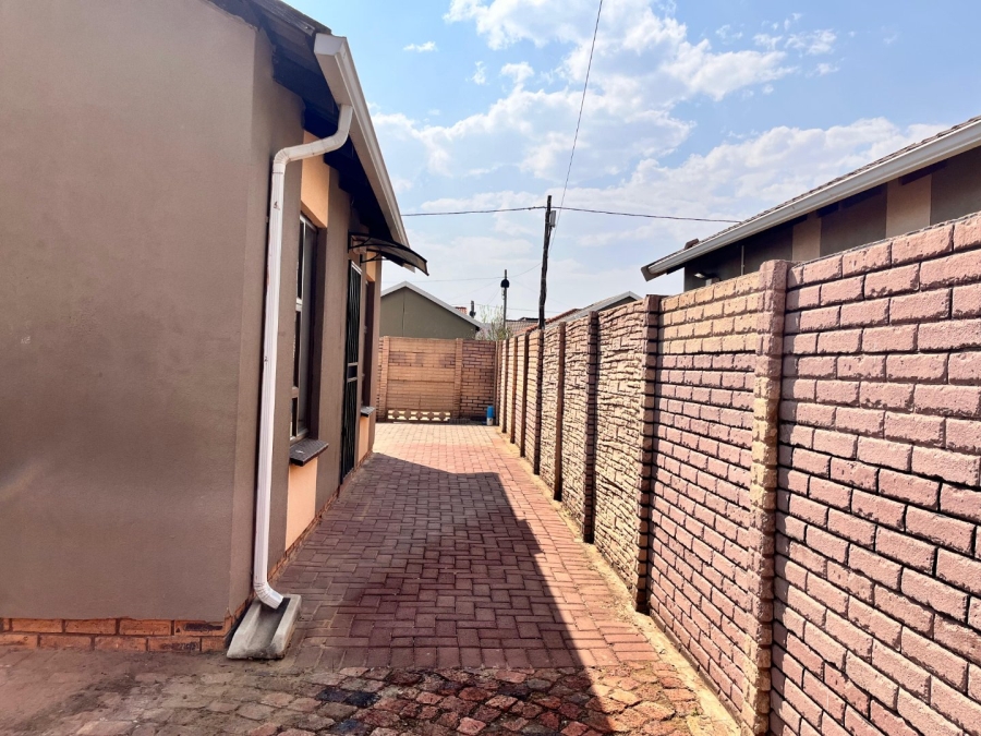 To Let 2 Bedroom Property for Rent in Savanna City Gauteng