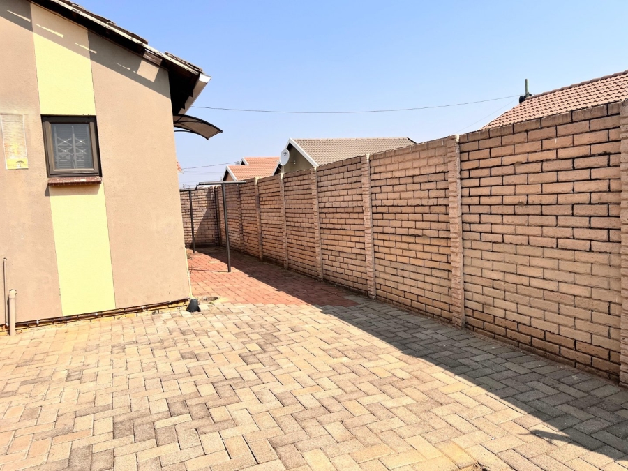 To Let 2 Bedroom Property for Rent in Savanna City Gauteng