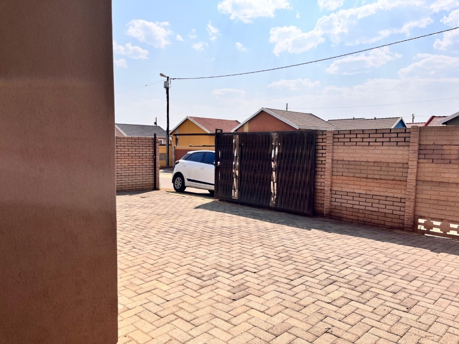 To Let 2 Bedroom Property for Rent in Savanna City Gauteng