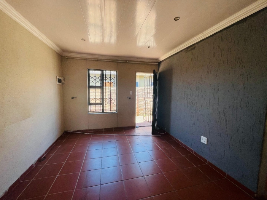 To Let 2 Bedroom Property for Rent in Savanna City Gauteng