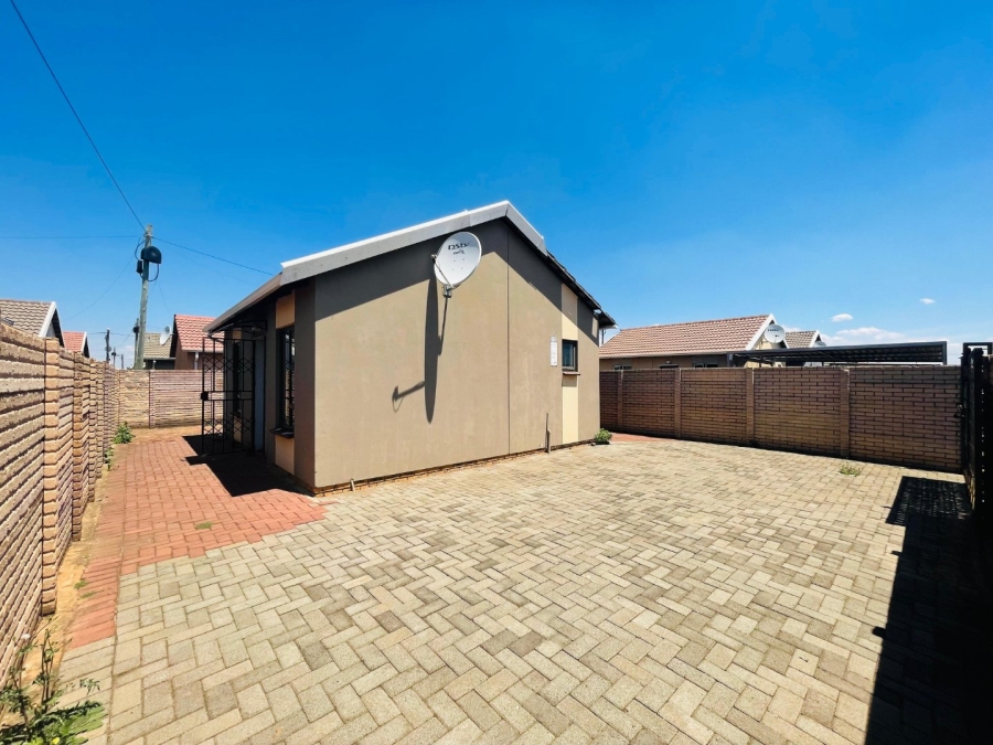 To Let 2 Bedroom Property for Rent in Savanna City Gauteng