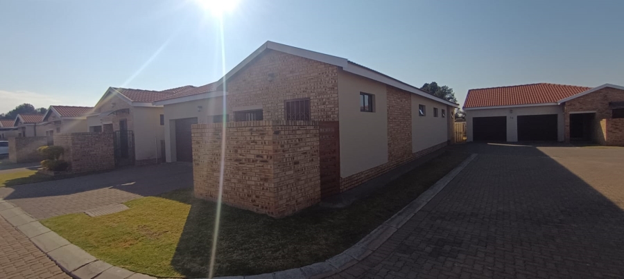 3 Bedroom Property for Sale in Brentwood Park AH Gauteng