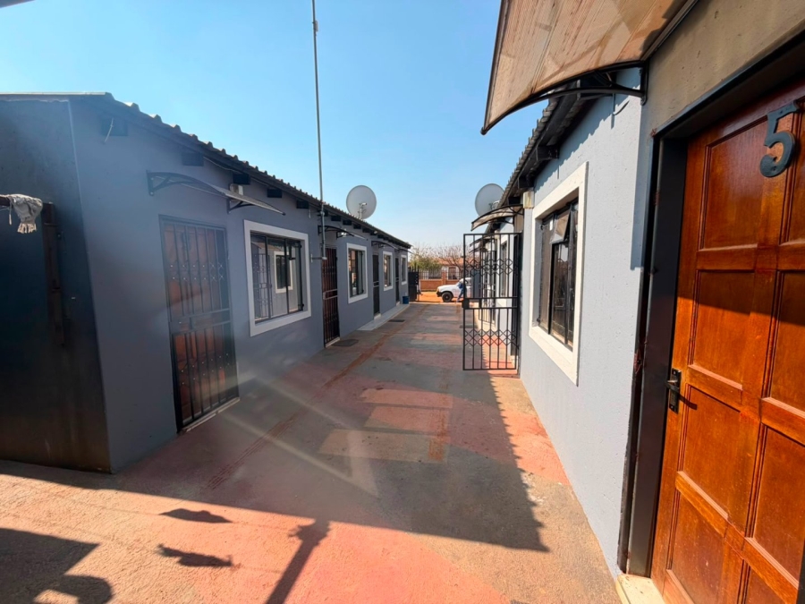 1 Bedroom Property for Sale in Chris Hani Gauteng