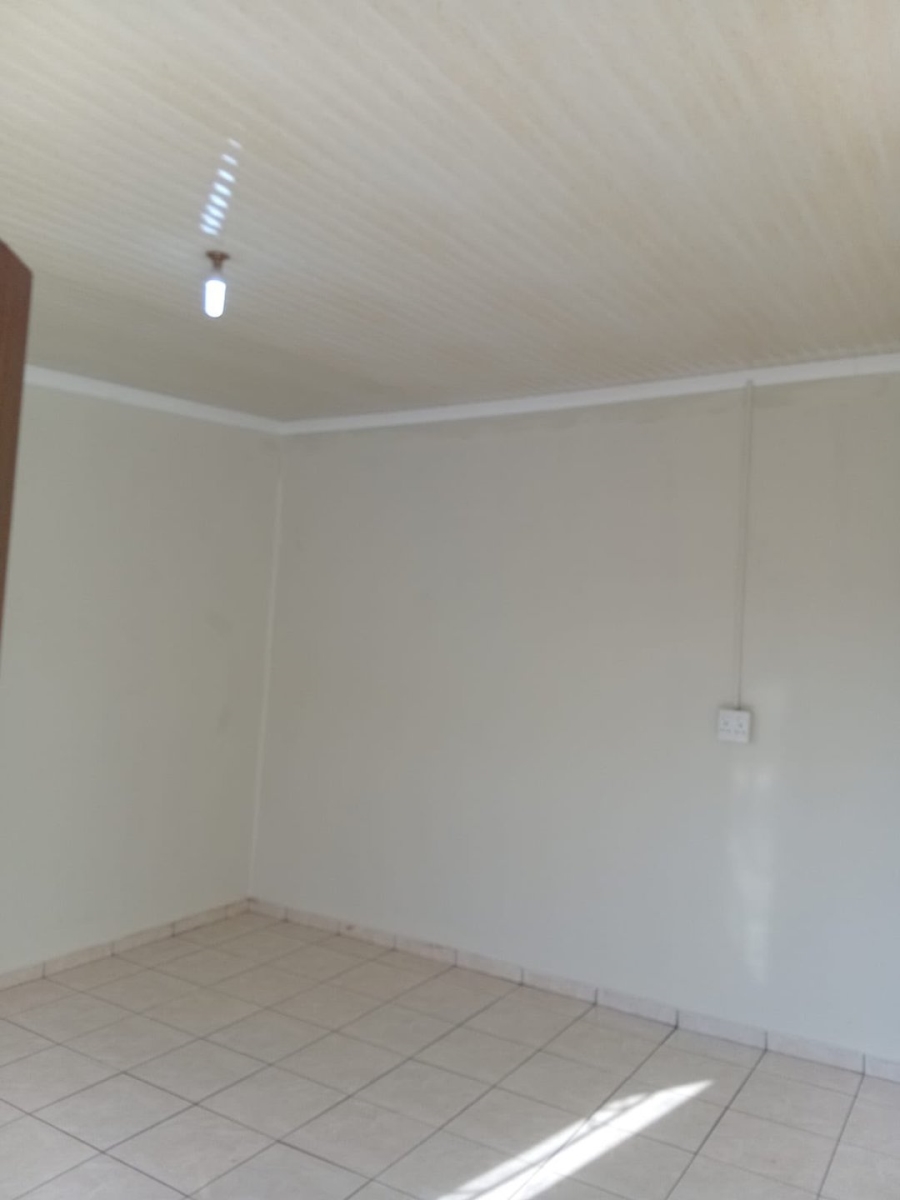 1 Bedroom Property for Sale in Chris Hani Gauteng