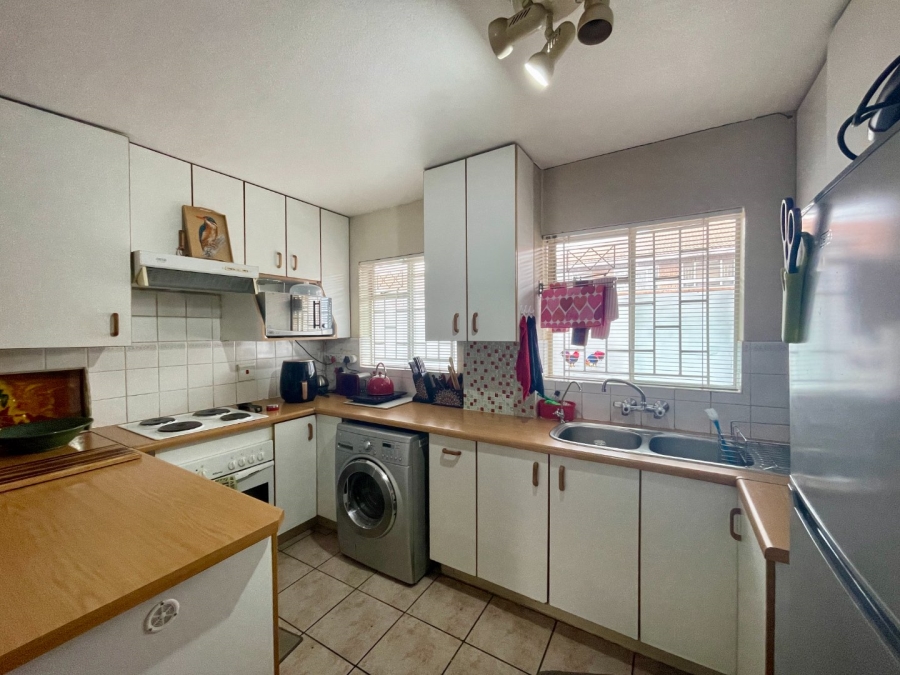 3 Bedroom Property for Sale in Die Hoewes Gauteng