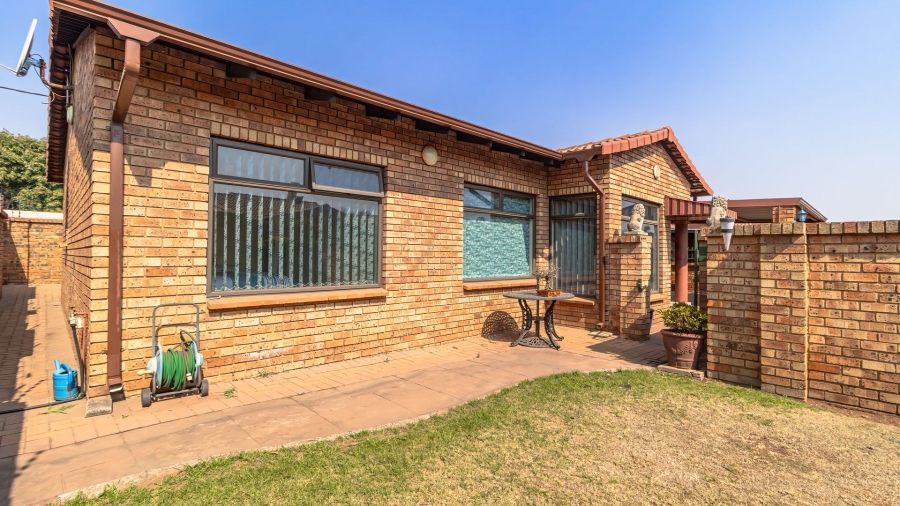 3 Bedroom Property for Sale in Dal Fouche Gauteng