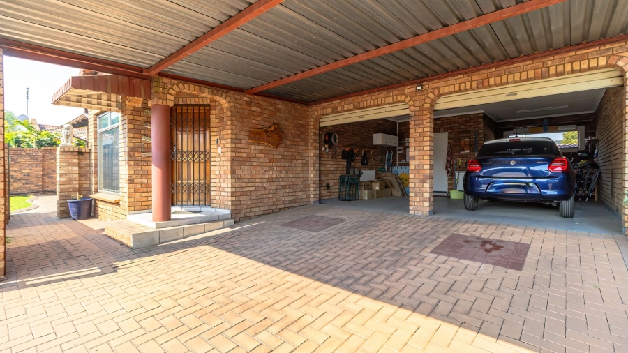3 Bedroom Property for Sale in Dal Fouche Gauteng