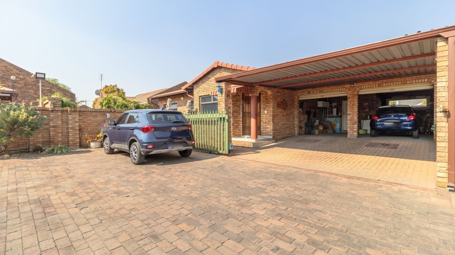3 Bedroom Property for Sale in Dal Fouche Gauteng