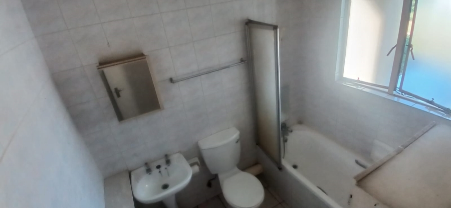 2 Bedroom Property for Sale in Oakdene Gauteng
