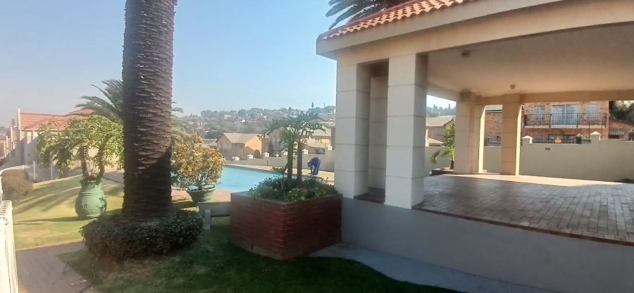2 Bedroom Property for Sale in Oakdene Gauteng