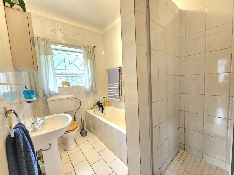 To Let 3 Bedroom Property for Rent in Mondeor Gauteng