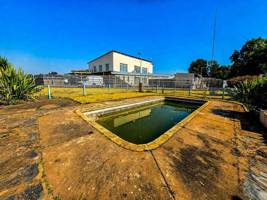 Commercial Property for Sale in Monavoni Gauteng