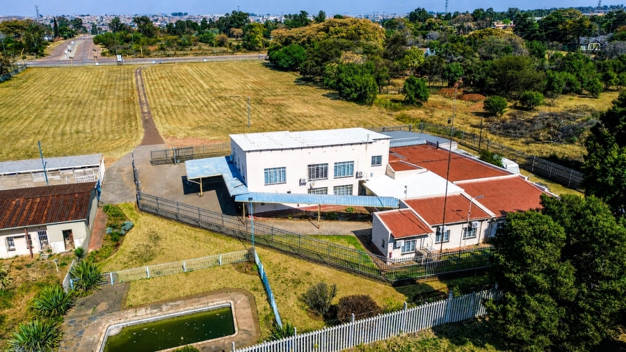 Commercial Property for Sale in Monavoni Gauteng