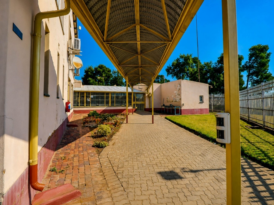 Commercial Property for Sale in Monavoni Gauteng